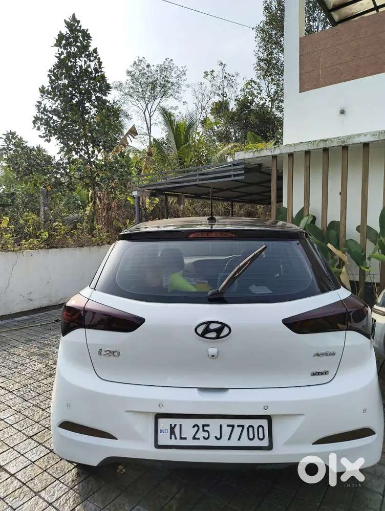 2017 Model I20 Asta Petrol (full Option)