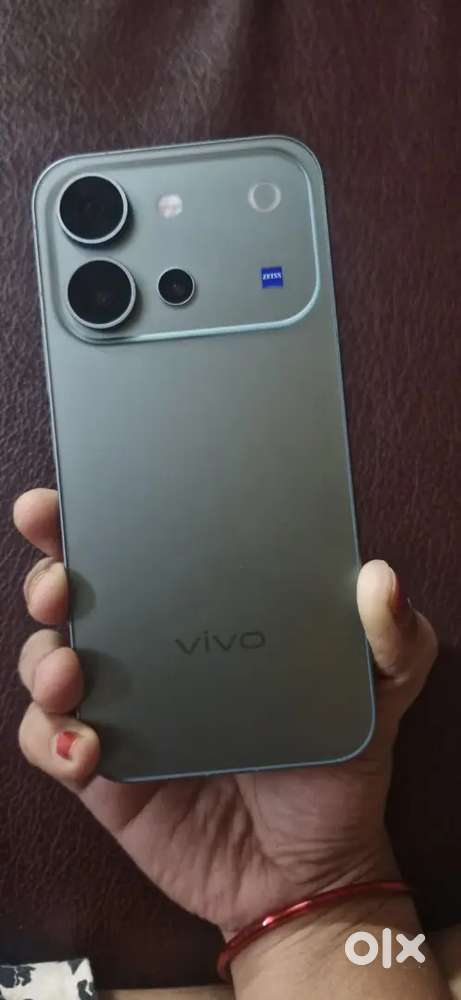 Vivo V 80 phone 8gb + 256 ram