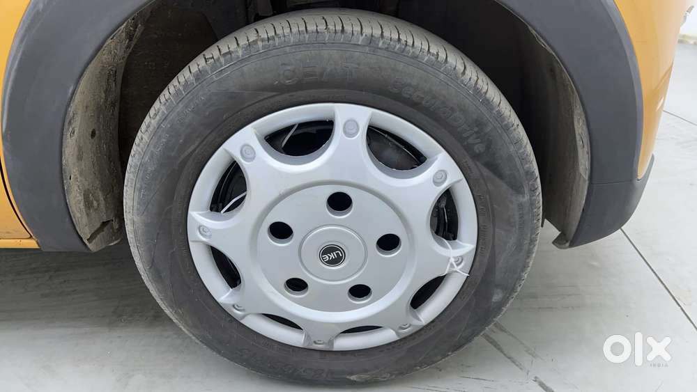 Renault Triber Rxz, 2023, Petrol