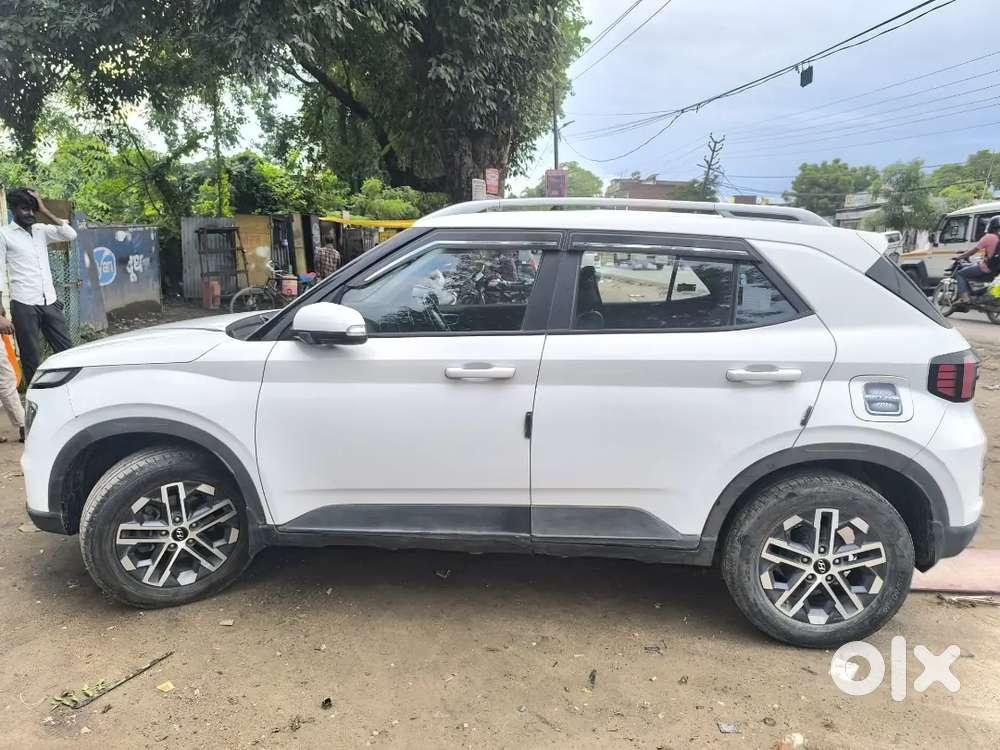 Hyundai Venue 2023 Diesel 44325 Km Driven