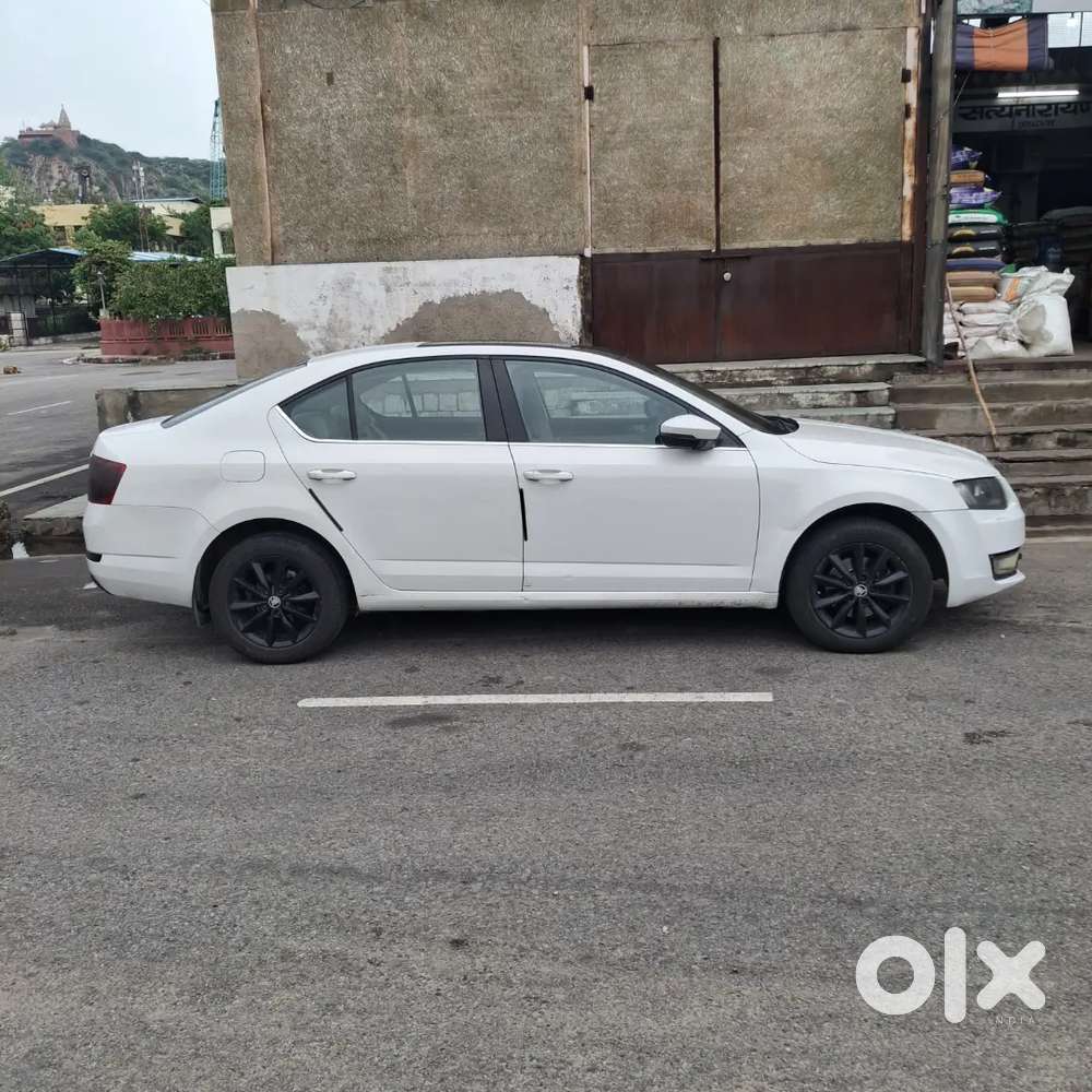 Skoda Octavia 2.0 2014 Very Good Condition Sunroof 5tyre New Alowy