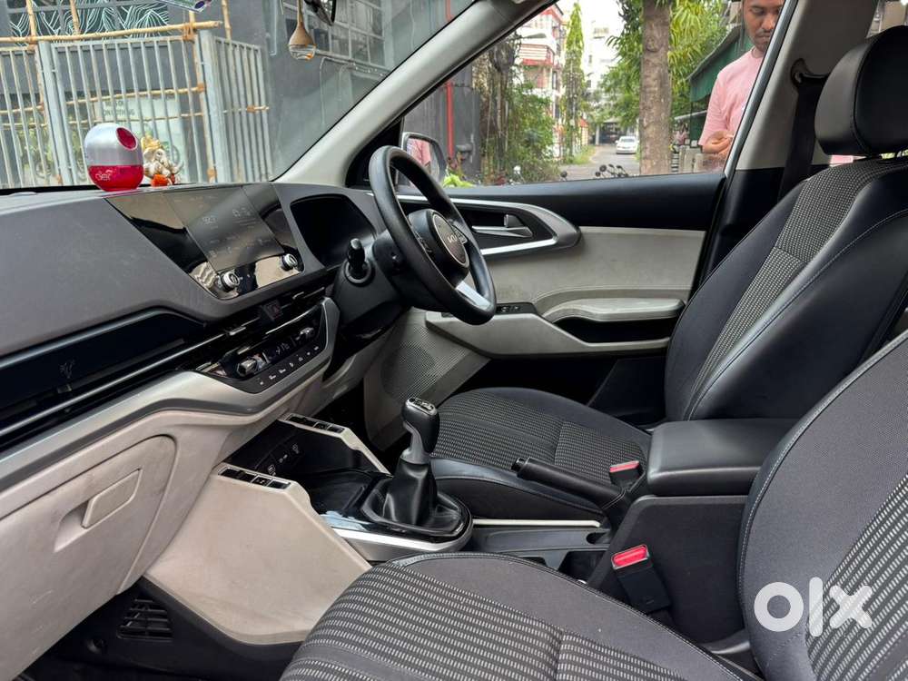 Kia Carens 1.4 Prestige Plus Turbo 7 Str, 2023, Petrol