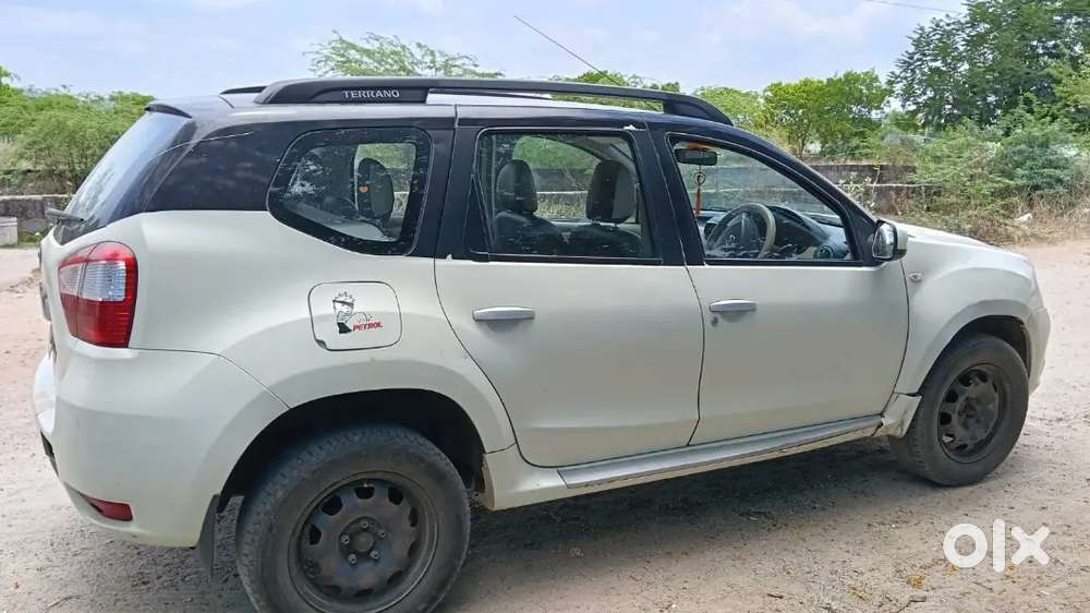Nissan Terrano 2014 Petrol 75000 Km Driven