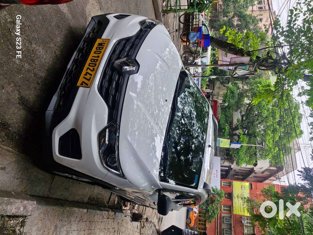 Renault Triber White Colour (commercial)