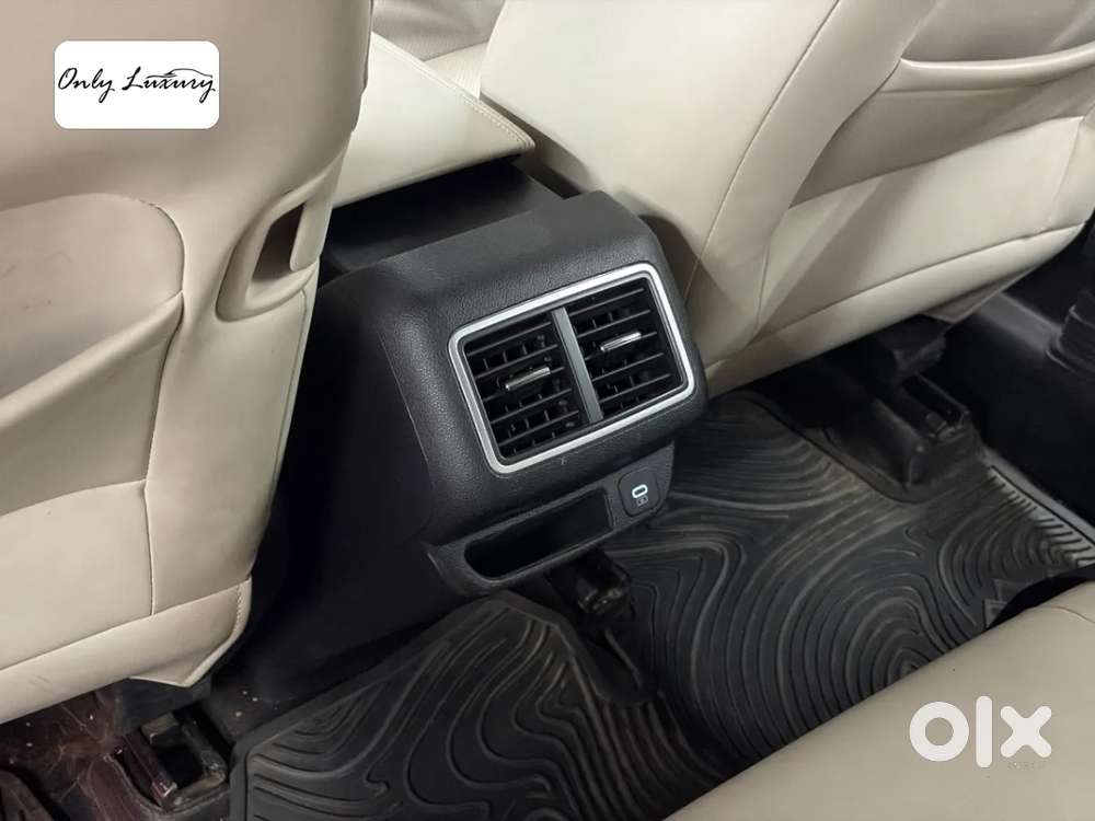Mahindra Xuv700 2.0 Ax 7 Petrol Mt Str, 2022, Petrol
