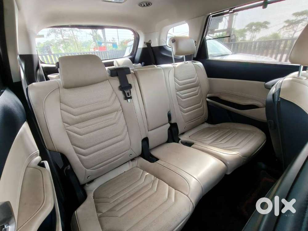 Carens D1.5 6mt Luxury 7 Imperial Blue