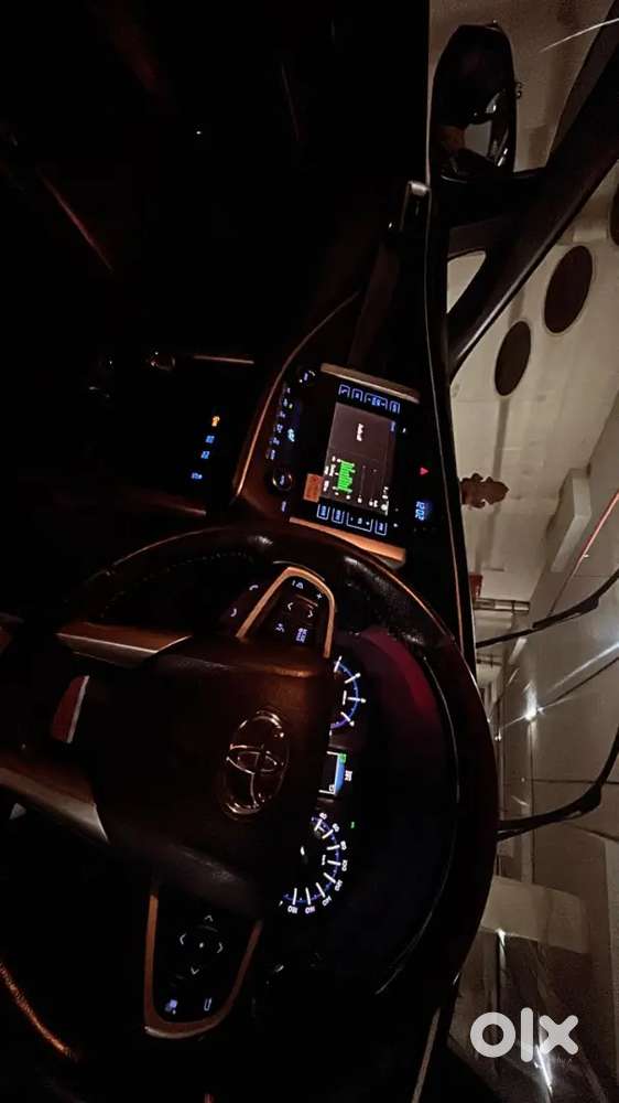 2016 Innova Crysta Top Model Diesel - 1st Owner, Vvip No.
