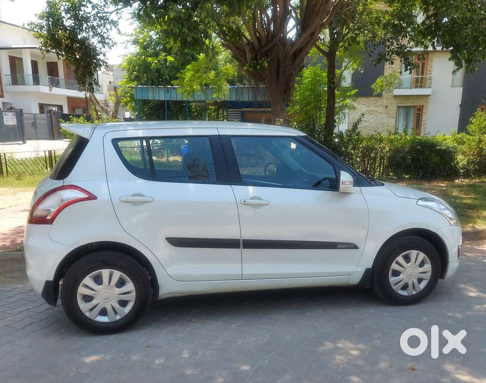 Maruti Suzuki Swift Vxi Abs Bsiv, 2013, Petrol