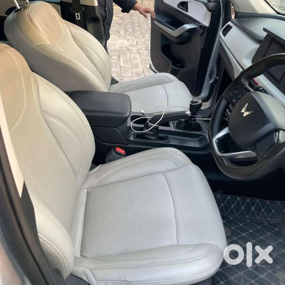 Mahindra Xuv700 Mx5 | 2023 | 1st Owner | 30k Km | Up16 | Petrol Manual