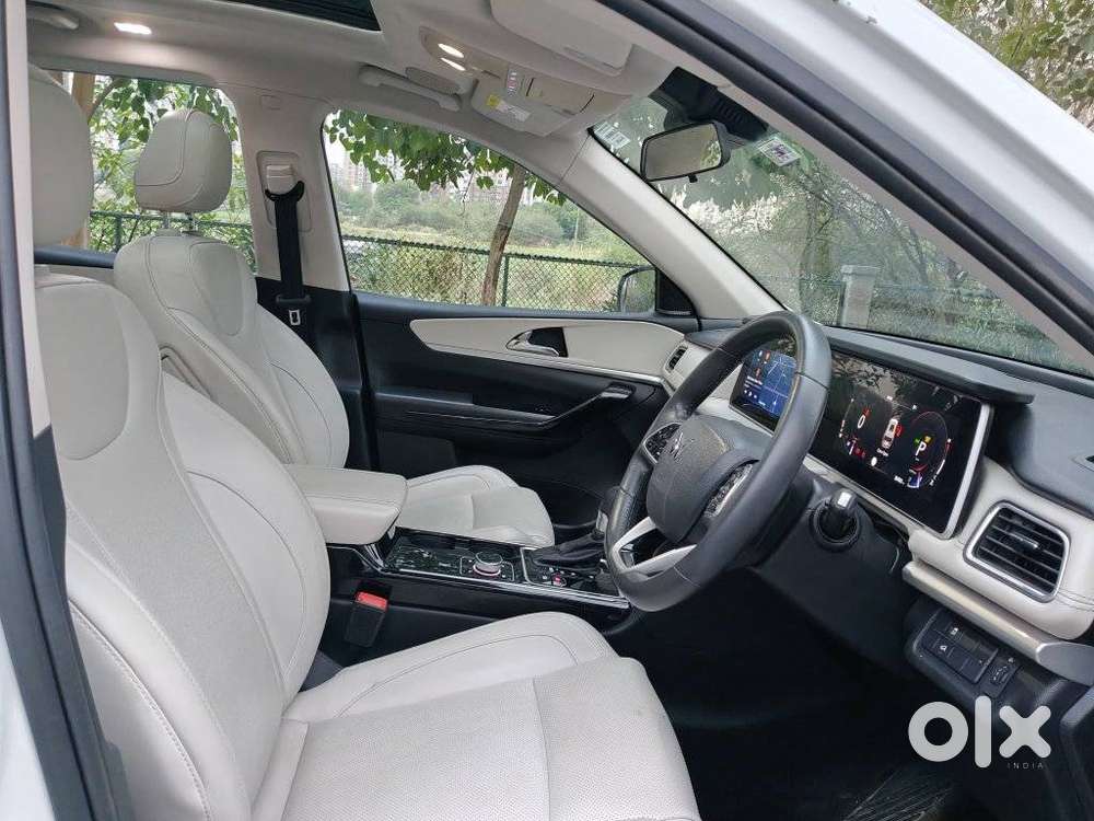 Mahindra Xuv700 2.0 Ax 7 Petrol At Luxury Pack Str, 2022, Petrol