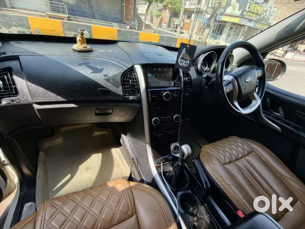 Xuv 500 Full Top Doctor Driven Car Total Company Maintained.