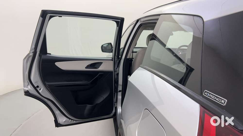 Mahindra Xuv700 2.0 Ax 5 Petrol At Str, 2023, Petrol