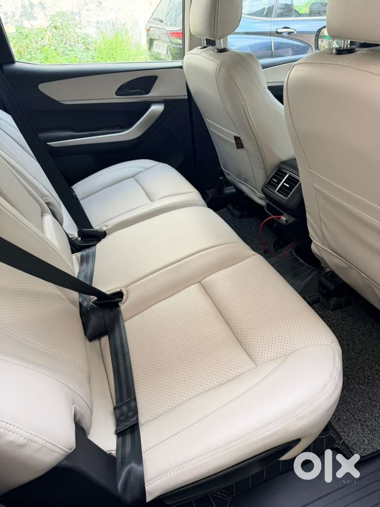 Mahindra Xuv700 Petrol 2025