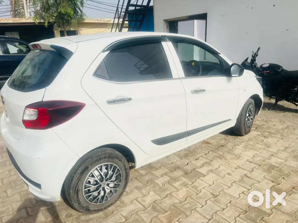 Tata Tiago Revotron Xe 2024