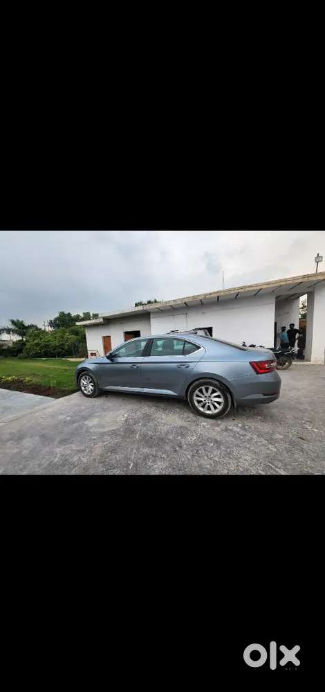 Skoda Superb 2017 Petrol 65000 Km Driven