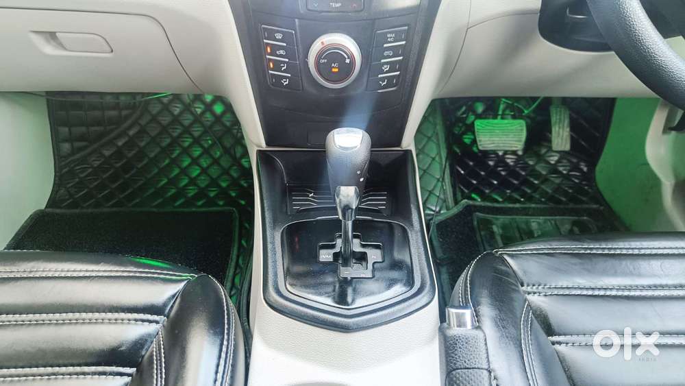 Mahindra Xuv300 1.2 W6 Amt Petrol, 2023, Petrol