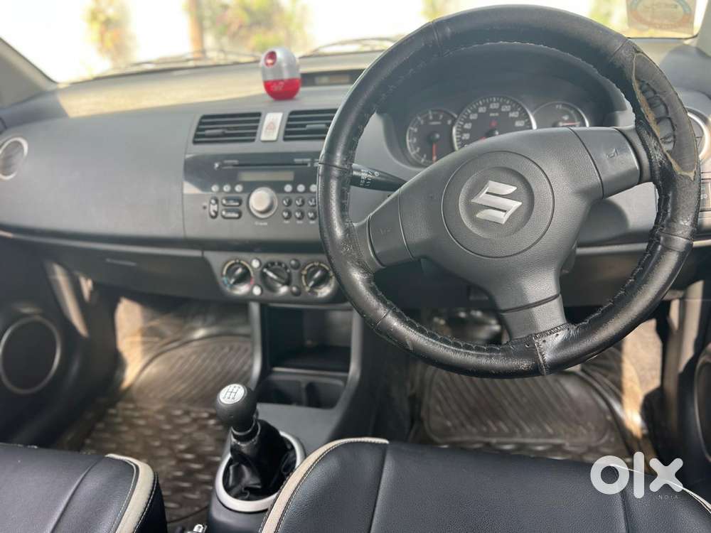 Maruti Suzuki Swift Dzire Vxi, 2011, Petrol