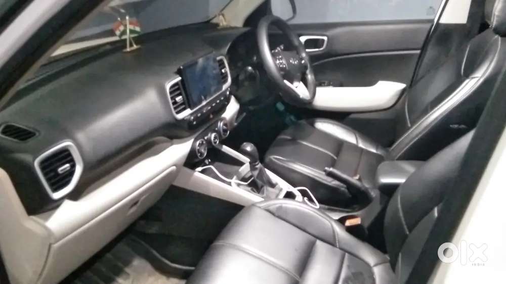 Hyundai Venue 2025 Petrol 16000 Km Driven