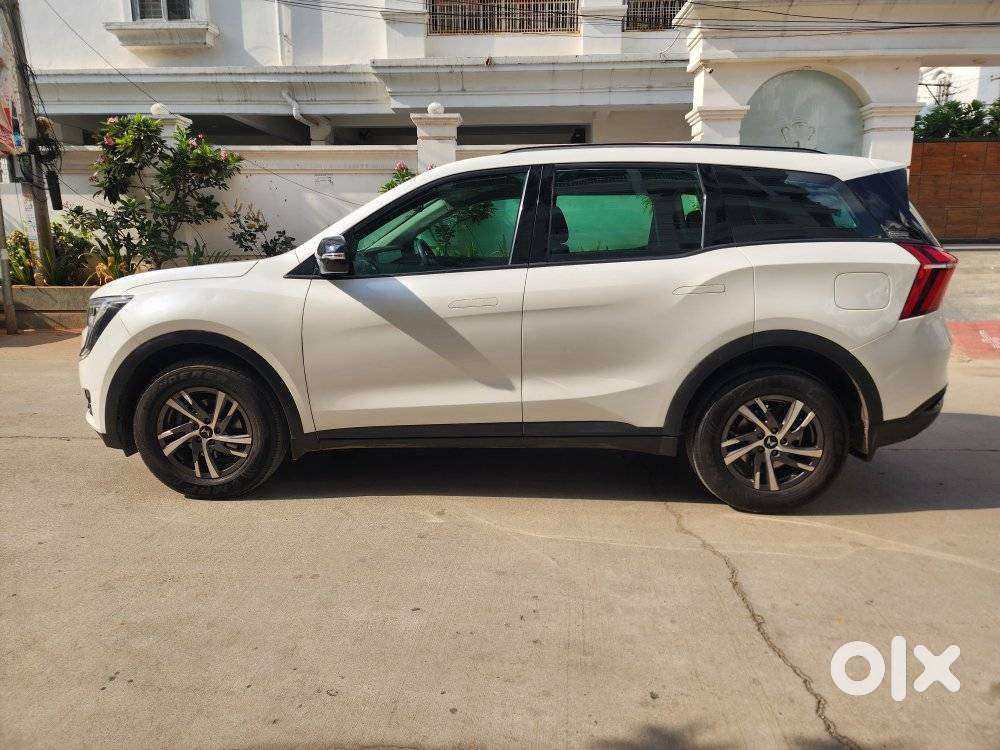 Mahindra Xuv700 Ax 5 Petrol Mt Str (e), 2024, Petrol