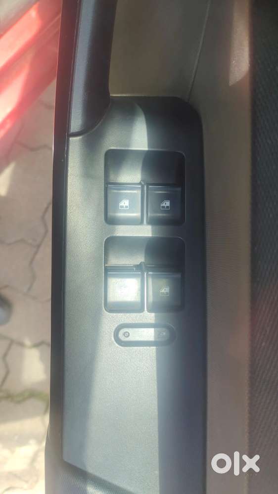 Tata Tiago 1.2 Revotron Xt (o), 2017, Petrol