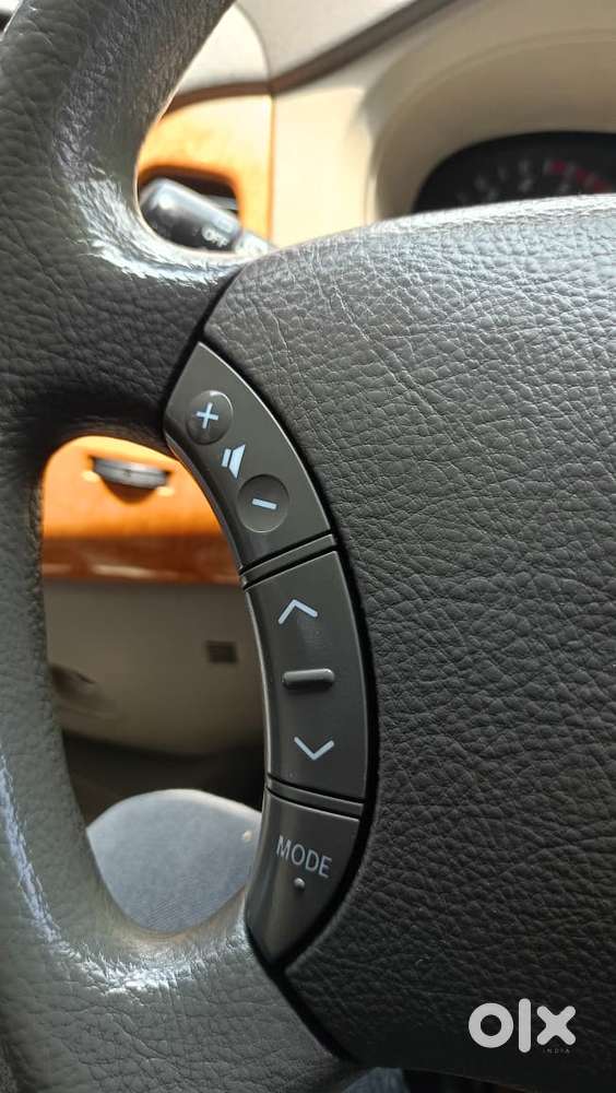 Toyota Innova 2004-2011 2.5 V Diesel 8-seater, 2011, Diesel