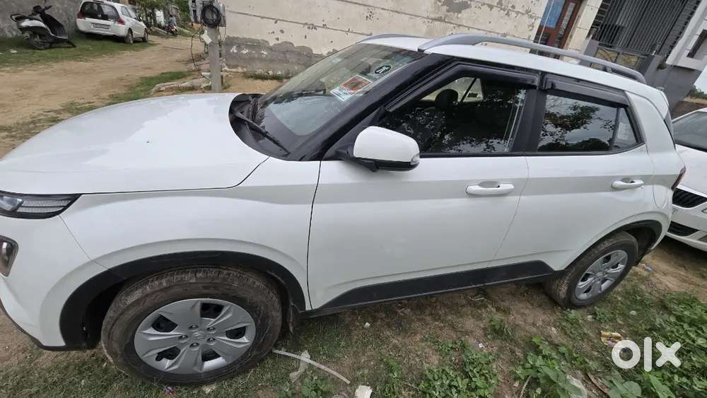 Hyundai Venue 2022 Petrol Well Maintained And Mid Variant