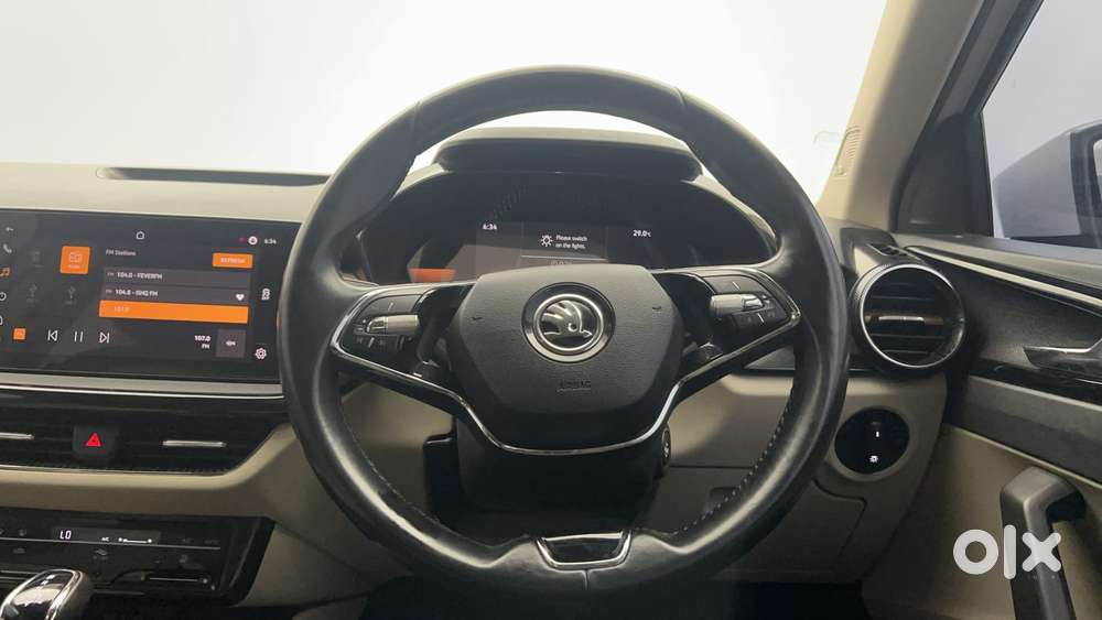 Skoda Slavia Style 1.0l Tsi At, 2022, Petrol