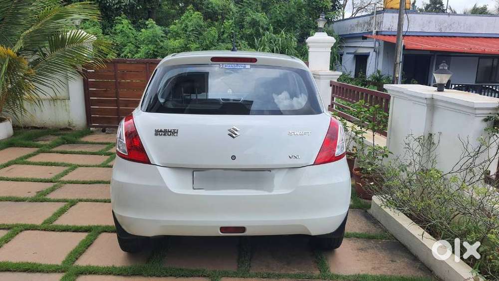Maruti Suzuki Swift Vxi 1.2 Abs Bs-iv, 2015, Petrol