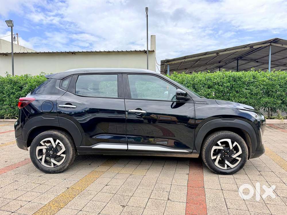 Nissan Magnite 1.0 Xv Premium, 2023, Petrol