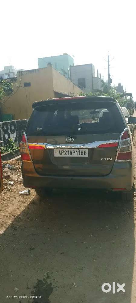 Toyota Innova 2012