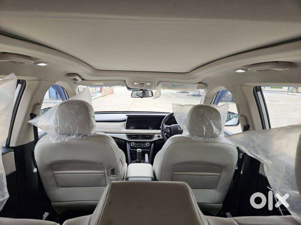 Mahindra Xuv700 2.2 Ax 7 Diesel Mt Str, 2025, Diesel