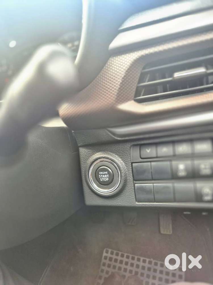Maruti Suzuki Brezza 1.5 Zxi Plus Smart Hybrid Dual Tone, 2023, Petr..