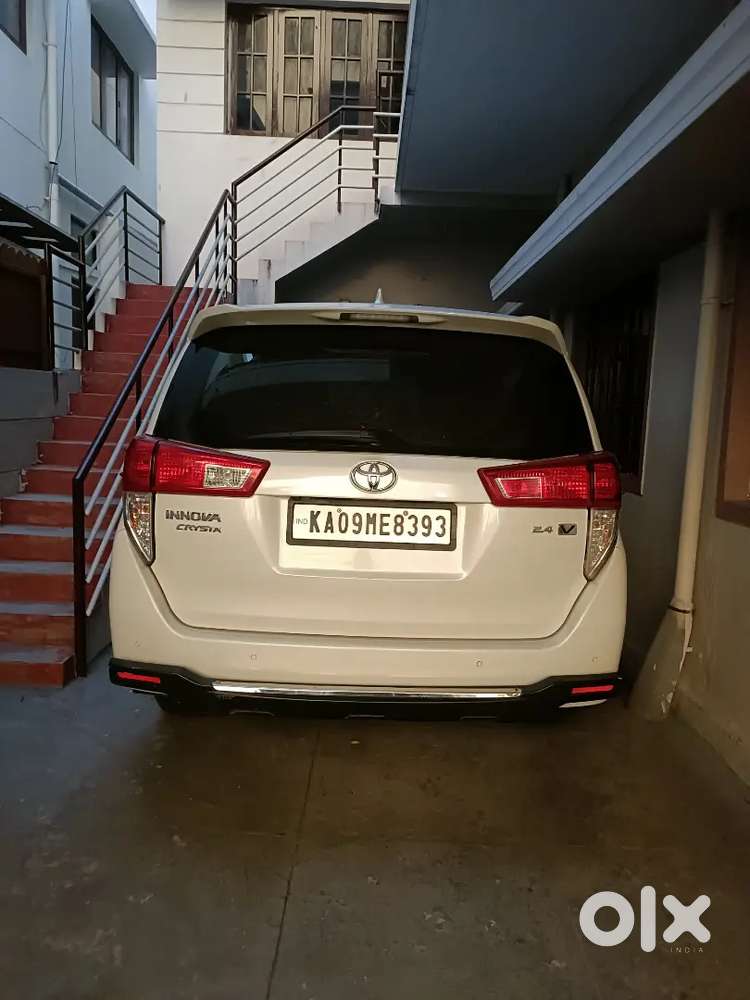 Toyota Innova Crysta 2018 Diesel 100000 Km Driven