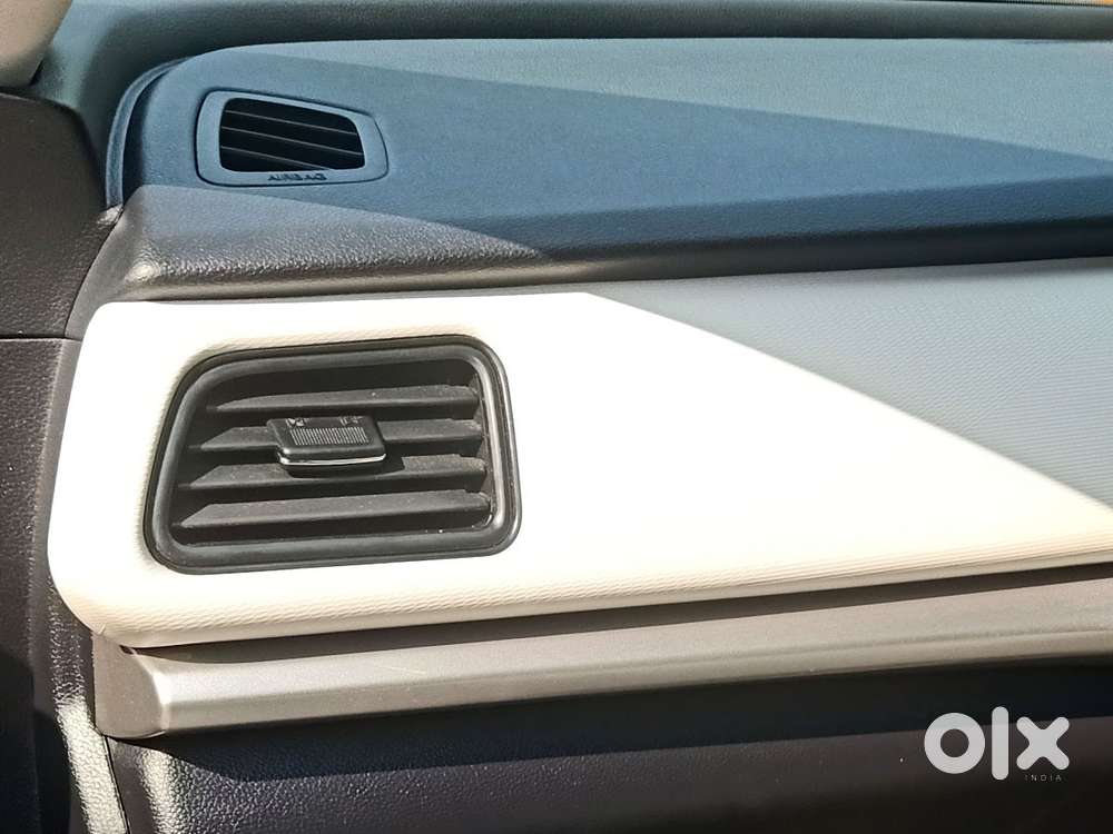 Mahindra Xuv700 2.0 Ax 5 Petrol At Str, 2022, Petrol