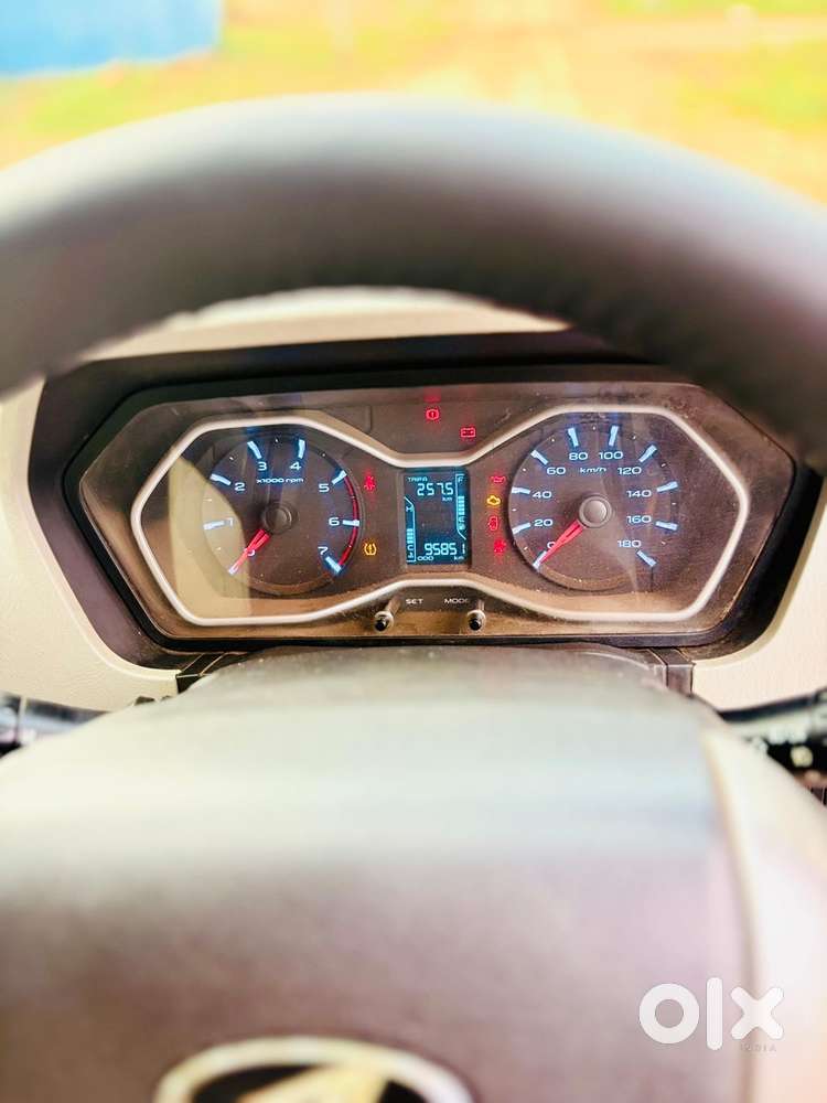 Mahindra Scorpio S10