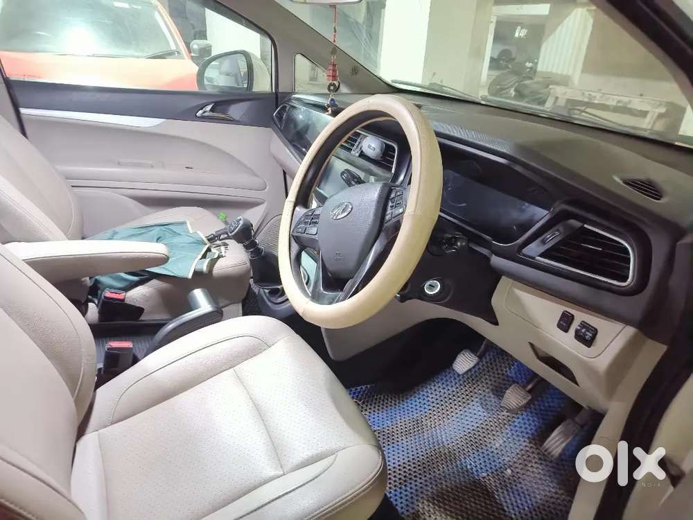 Mahindra Marazzo  M8 2018