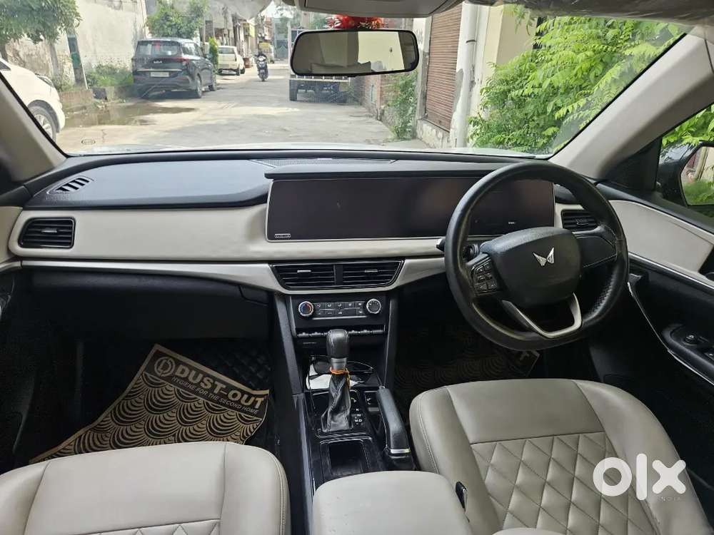 Mahindra Xuv700 Petrol 2023