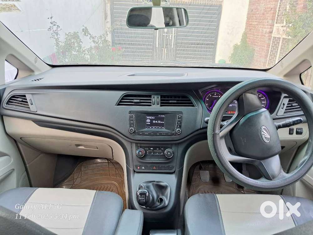Mahindra Marazzo