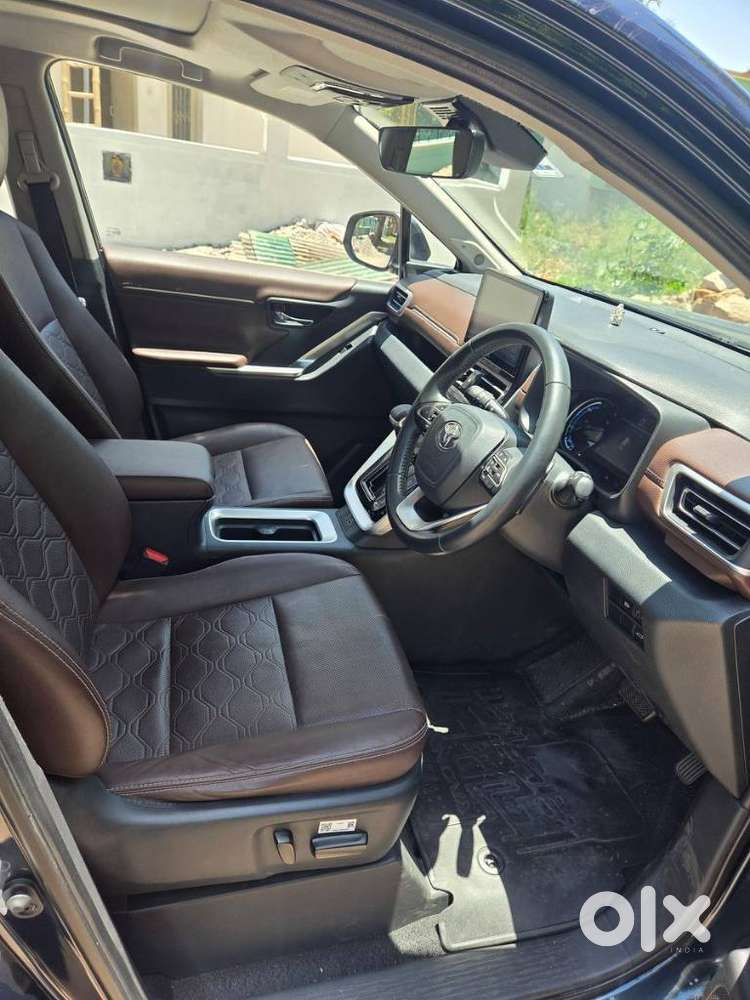 Toyota Innova Hycross 2.0 Zx Hybrid 7 Str, 2023, Petrol