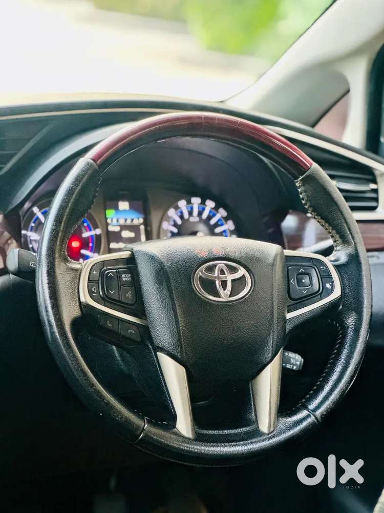 2016 Toyota Innova Crysta डीज़ल मैनुअल