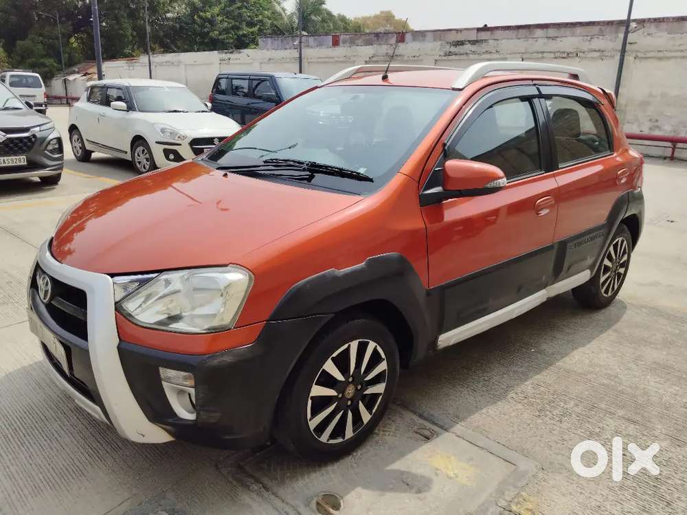 **toyota Etios Liva Cross 2015 – Sporty Orange – Excellent Condition**