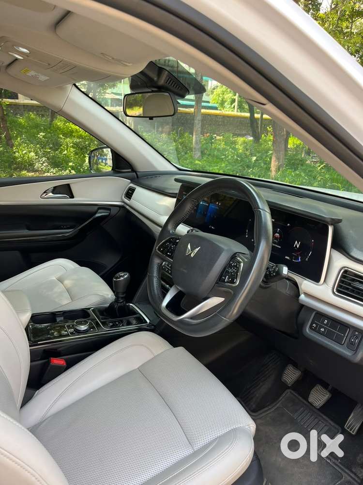 Mahindra Xuv700 2025 Ax7l Top End Diesel