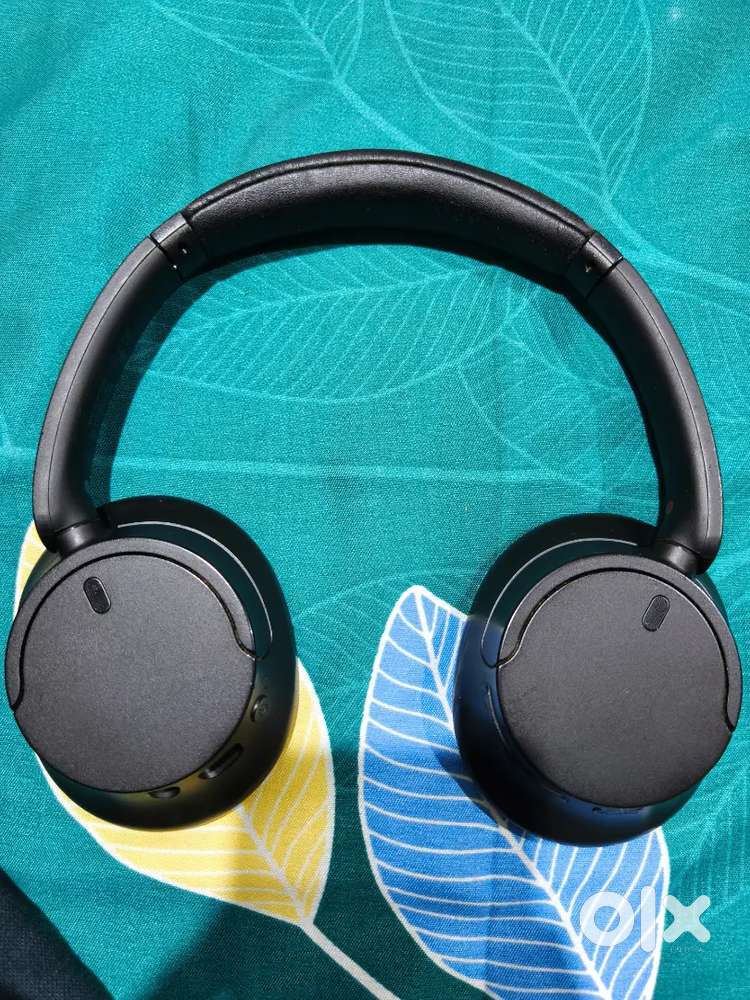 SONY WH-CH720N headphones