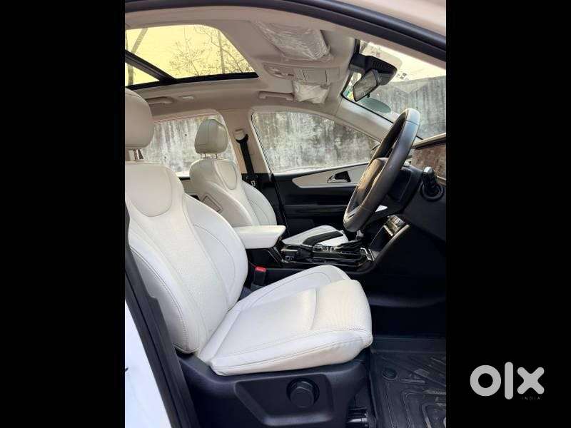 Mahindra Xuv700 2.2 Ax 7 Diesel At Str, 2023, Diesel