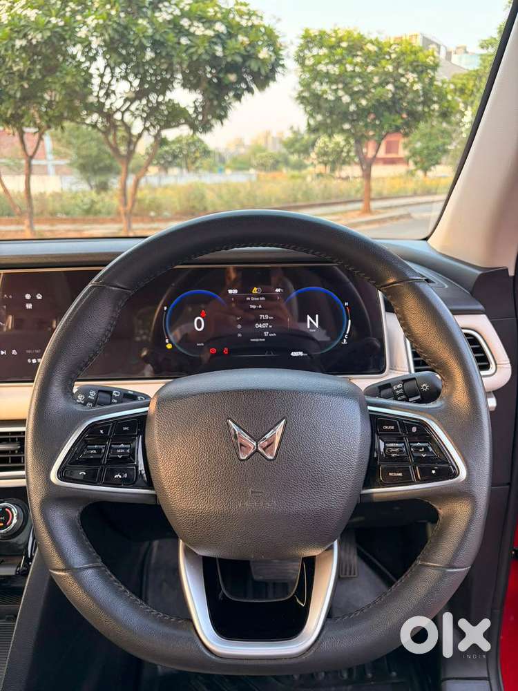 Mahindra Xuv700 2.0 Ax 7 Petrol At Str, 2023, Petrol
