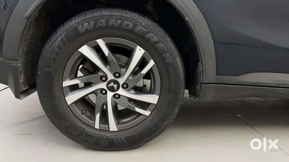 Mahindra Xuv700 2.2 Ax 5 Diesel At Str, 2024, Diesel