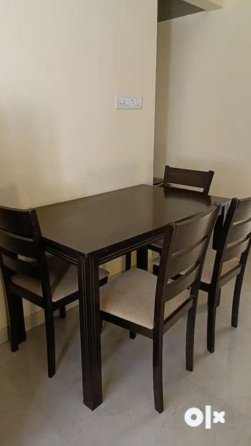 4 seater deals dining table olx