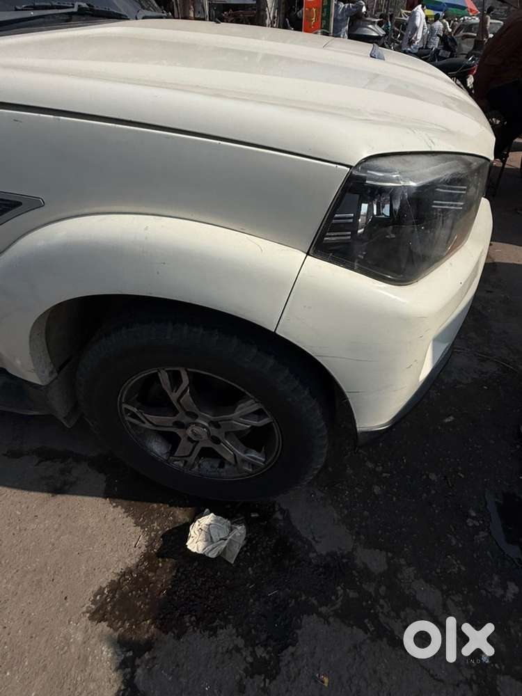 Mahindra Scorpio Diesel December 2015