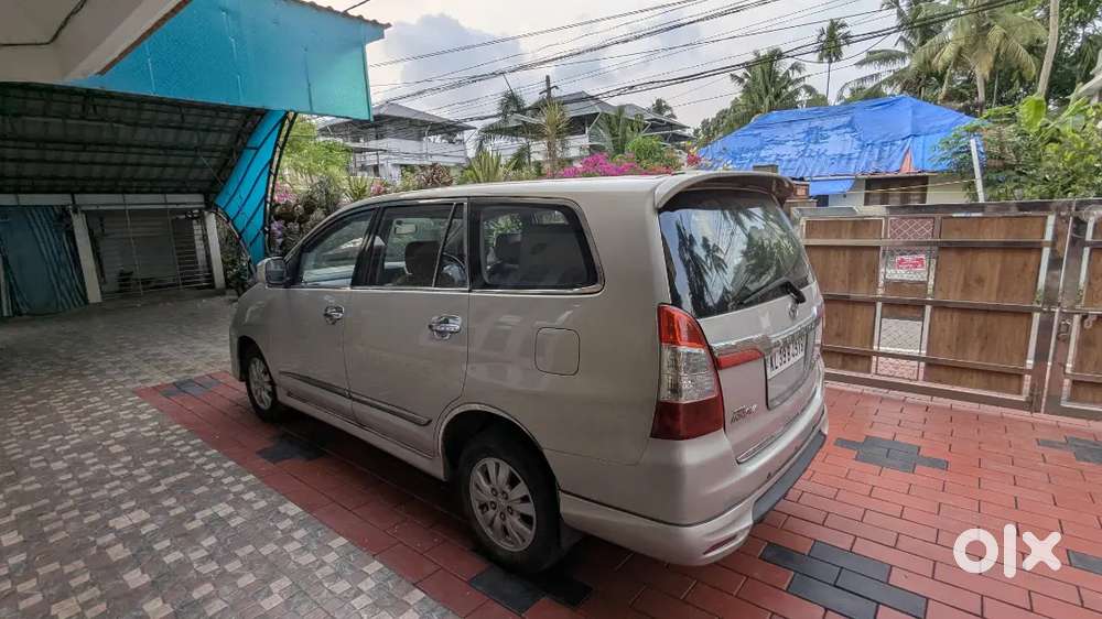 Toyota Innova 2.5v Diesel - 8 Seater - Single Owner
