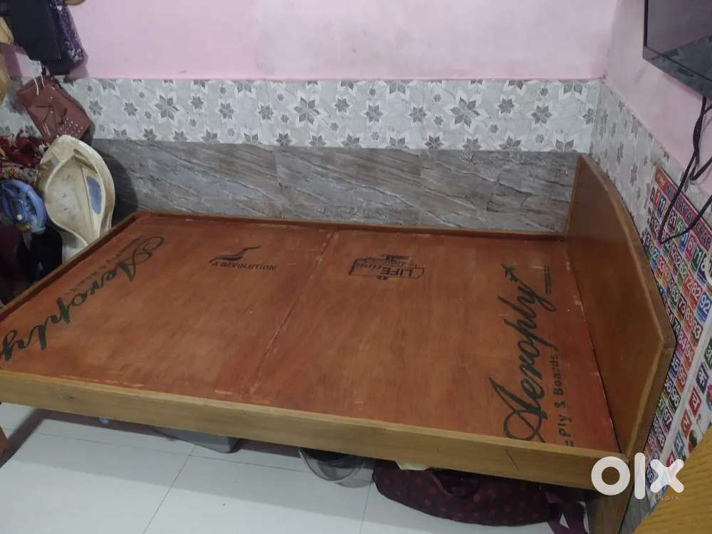 4 by 6 wooden bed for sale